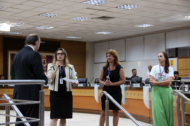 Representantes dos sindicatos dos servidores do judiciário debatem com o Presidente do TJES.