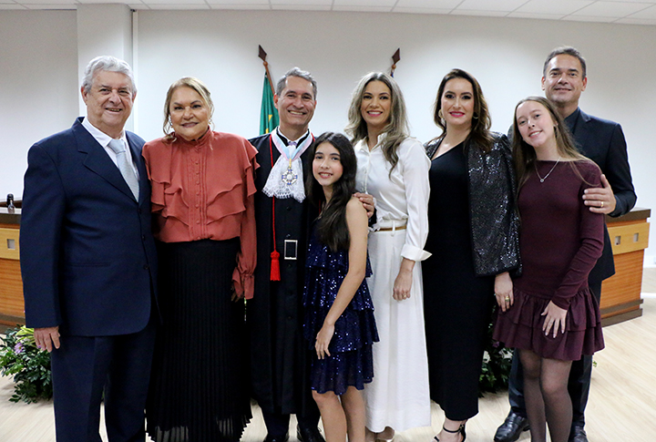 O desembargador Alexandre Puppim e sua família.