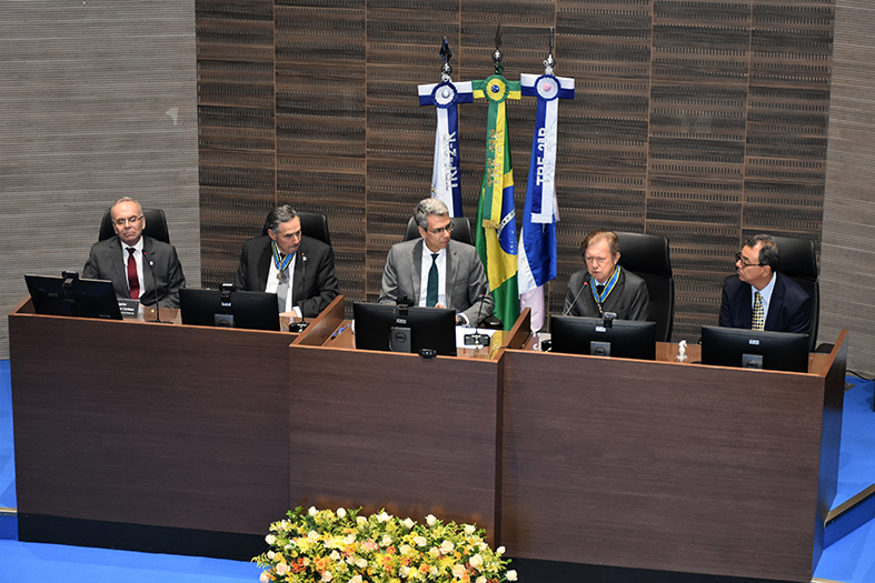 O presidente do TJES, desembargador Fabio Clem de Oliveira, em discurso no TRF2.