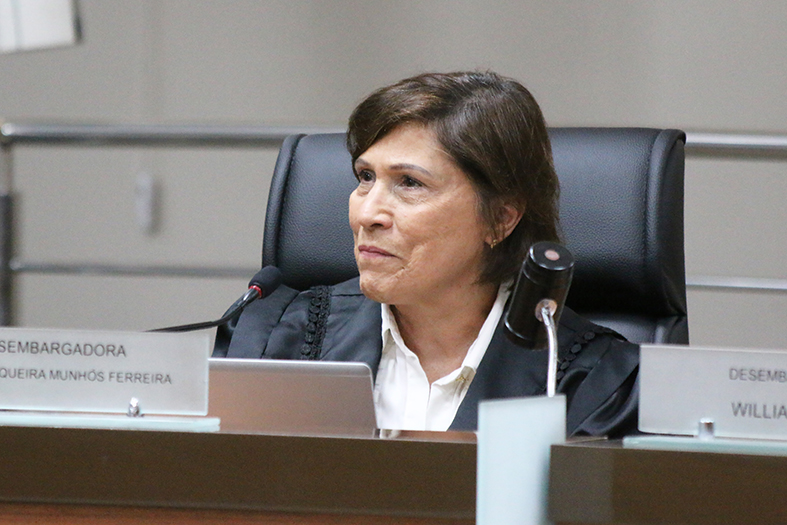Eliana Junqueira Munhós.