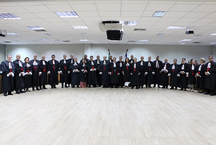 Composição completa dos desembargadores e desembargadoras do TJES.