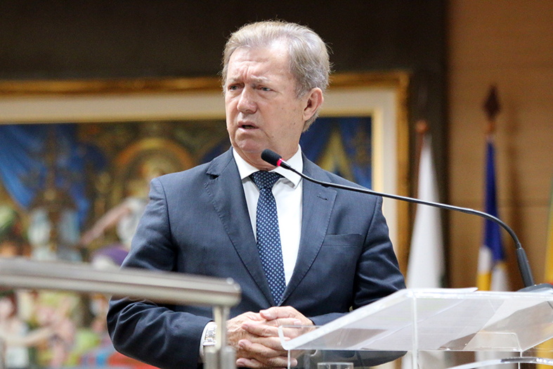 O presidente do TJES, desembargador Fabio Clem discursa em evento no salão do Tribunal Pleno do TJES.