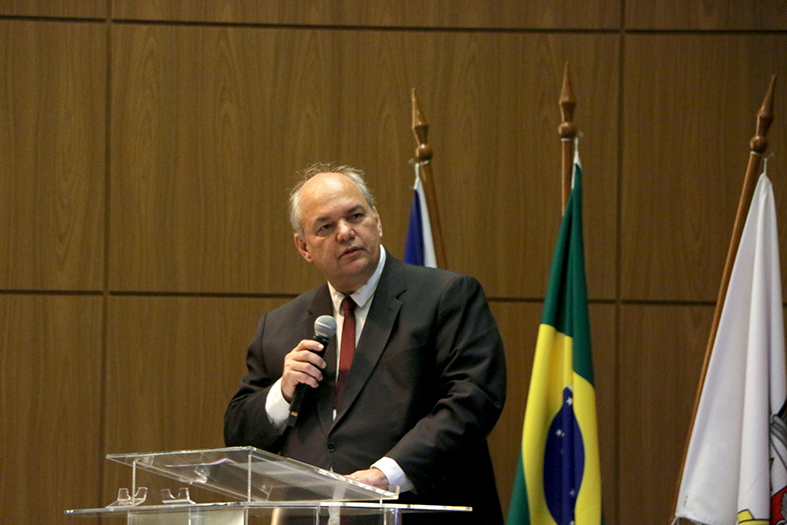 Namyr Carlos de Souza.