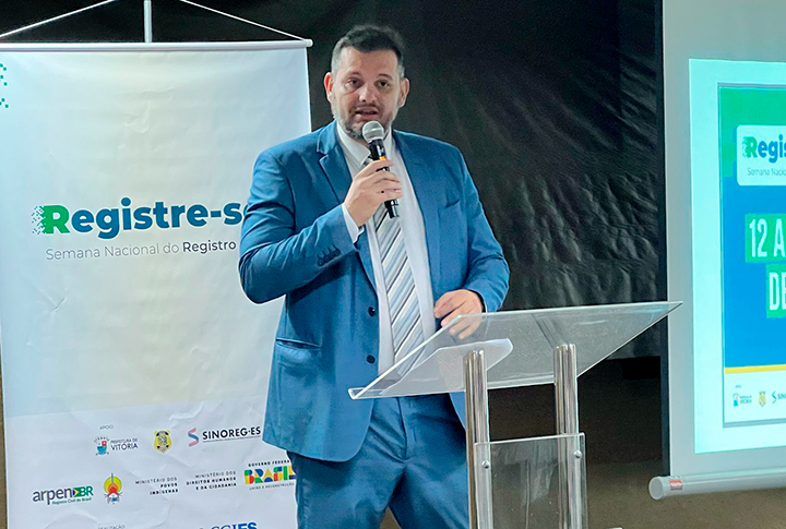 Vinícius Chaves.