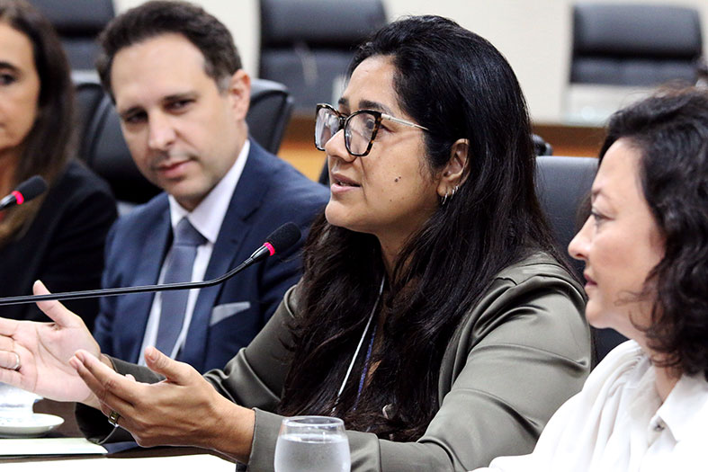 Painelistas debatem temas diversos durante o 15º Fonamec.
