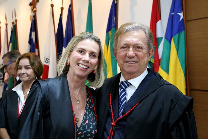 A desembargadora Marianne Júdice e o Presidente do TJES, desembargador Fábio Clem posam para foto.