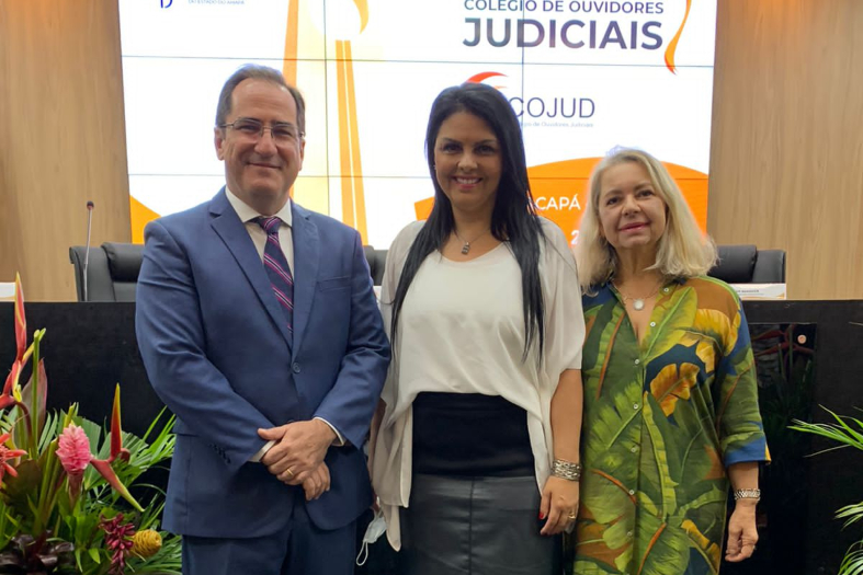 Autoridades do Judiciário possam para foto.