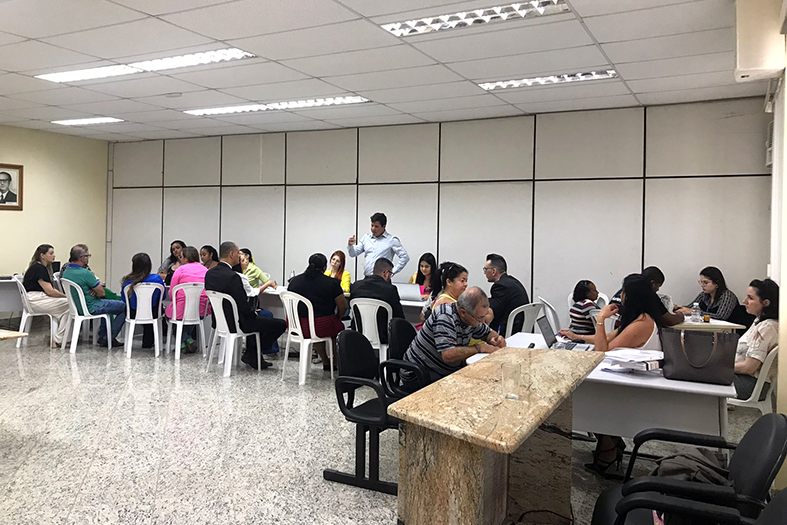 Jurisdicionados são atendidos na comarca de Aracruz/ES.