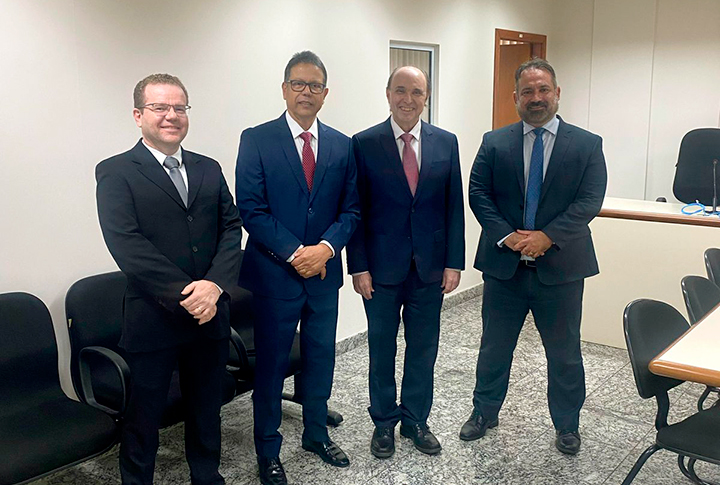 Membros do judiciário capixaba possam para foto.