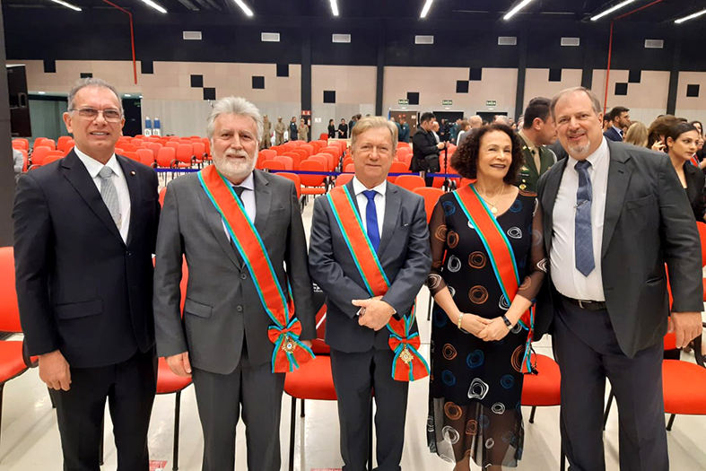 O presidente do TJES, desembargador Fabio Clem posa para foto ao lado de outros desembargadores.