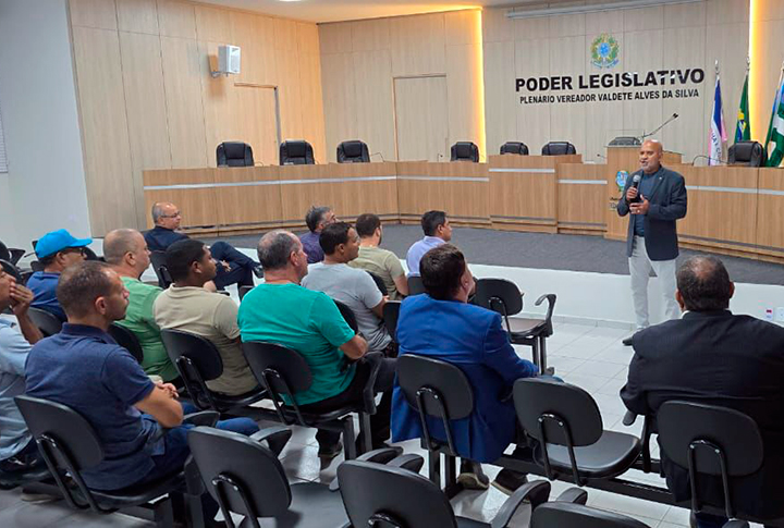 O desembargador Willian Silva na Assembleia Legislativa de Pedro Canário/ES.