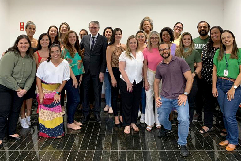 Servidores do judiciário capixaba posam para foto.