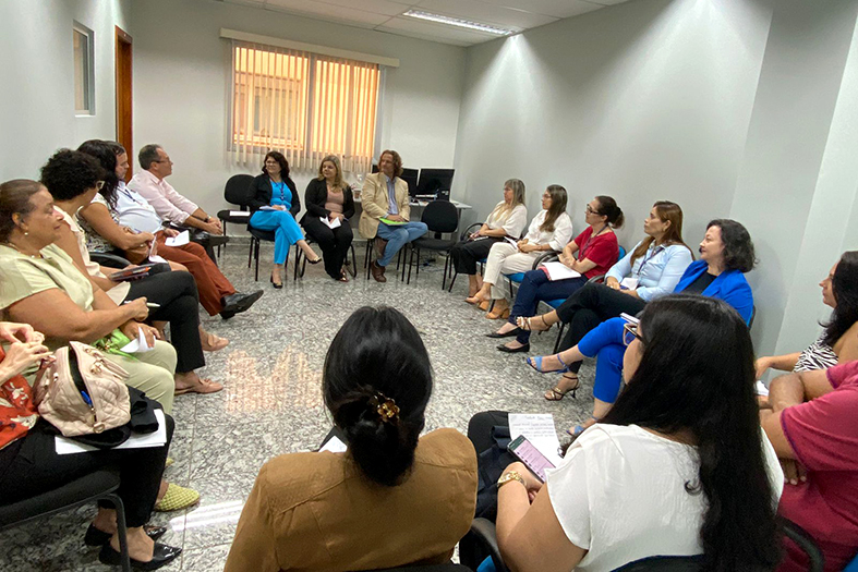 Servidores do judiciário capixaba em roda de conversa.