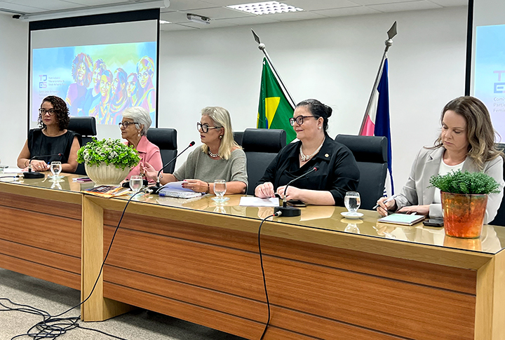 Mesa de abertura do Seminário “Protocolo de julgamento com perspectiva de gênero”.