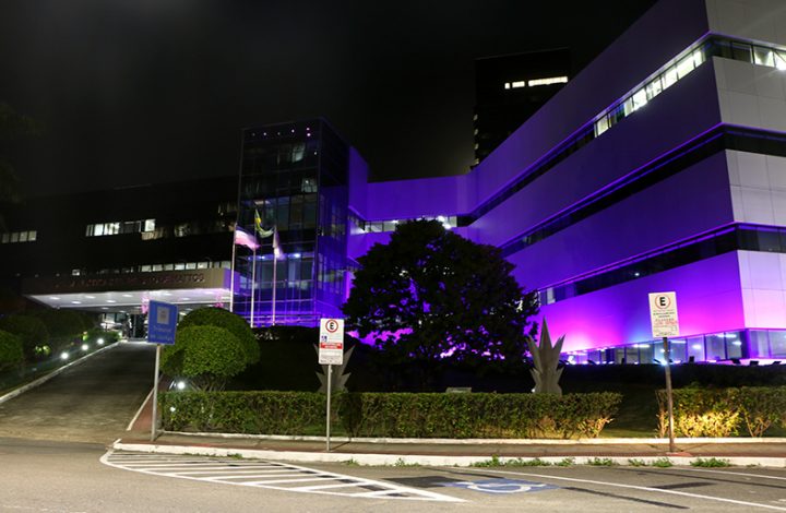 Tribunal de Justiça do Espírito Santo adere à Campanha Outubro Rosa e prédio recebe iluminação especial