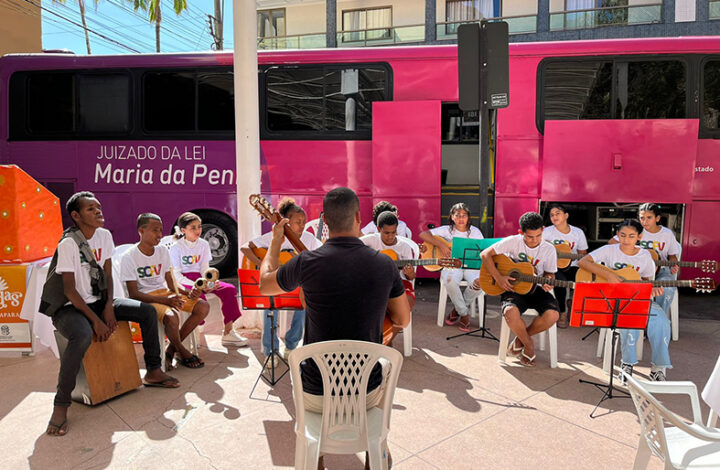 Dores do Rio Preto, Bom Jesus, Alegre e Muniz Freire receberam o Ônibus da Lei Maria da Penha na última semana
