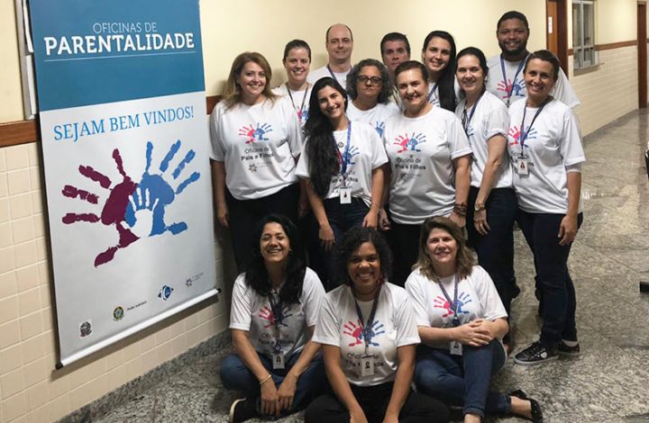 Famílias participam de oficina de pais e filhos em Cariacica