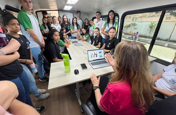 Ônibus da Lei Maria da Penha visita os municípios de Vila Pavão e Águia Branca esta semana