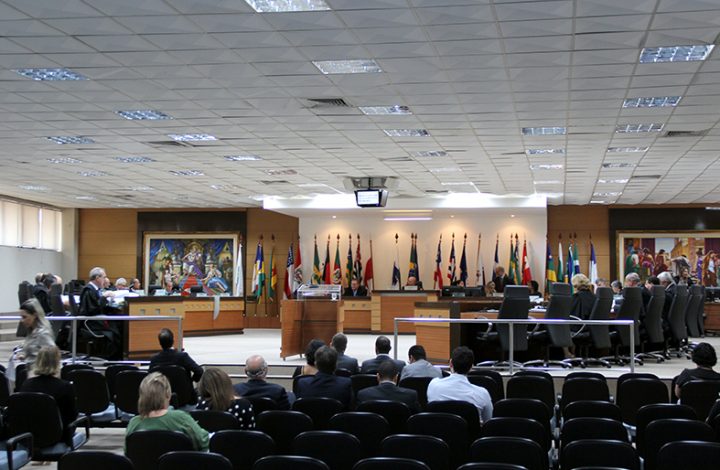 Pleno julga inconstitucional lei sobre critérios de escolha de diretores para escolas de Vila Velha