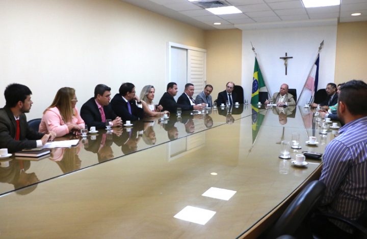 Presidente do TJES e Corregedor-Geral da Justiça recebem integrantes da OAB-ES e advogados do Norte do Estado