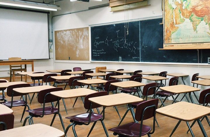 Justiça nega indenização a professora supostamente repreendida em aula por diretor de escola