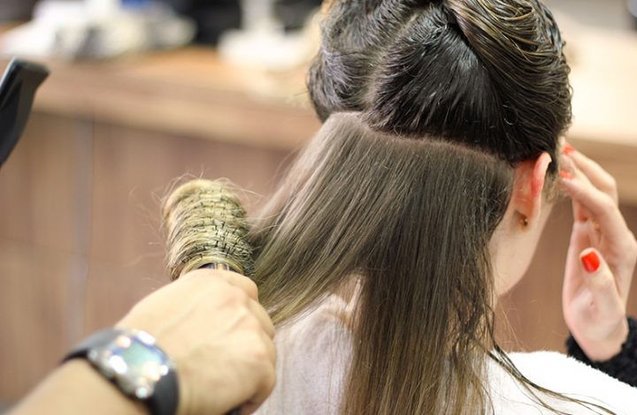 Dona de salão de beleza deve ser indenizada após ter imóvel inundado por esgoto