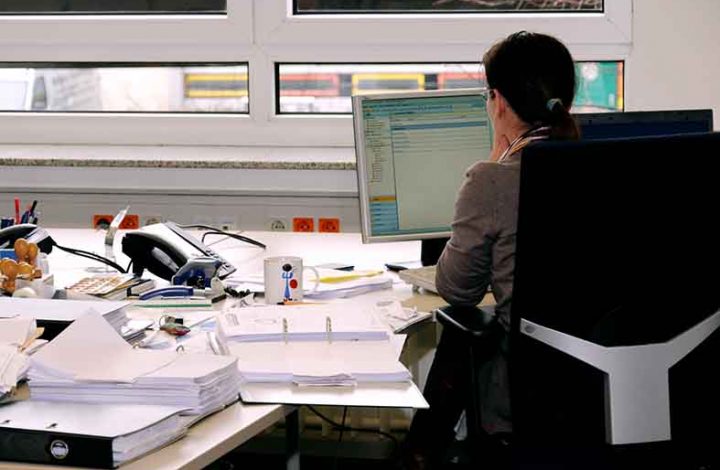 Servidora indenizada após constrangimento por se recusar a descumprir procedimento