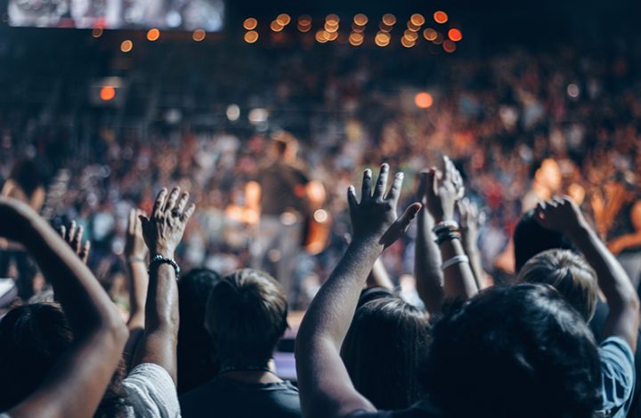 Mulher deve ser indenizada após ganhar festival de música e não receber prêmio