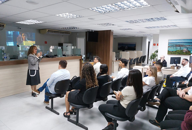 juíza faz palestra em cartório