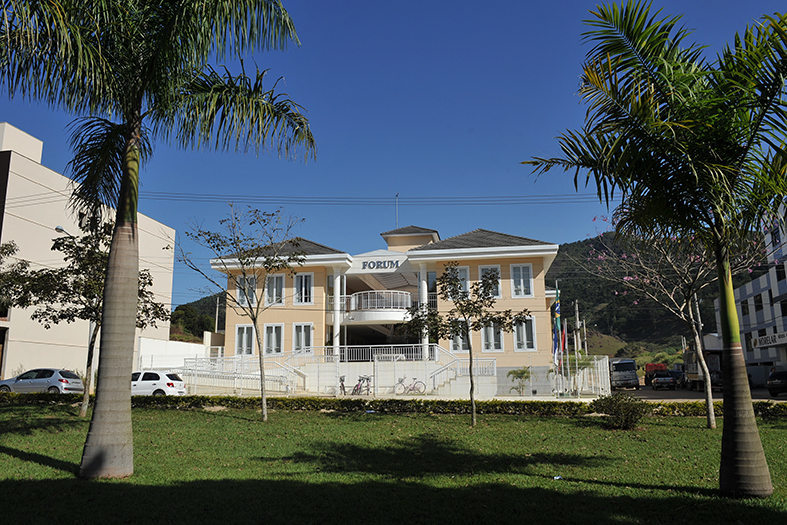 Edifício do Fórum de Venda Nove do Imigrante.