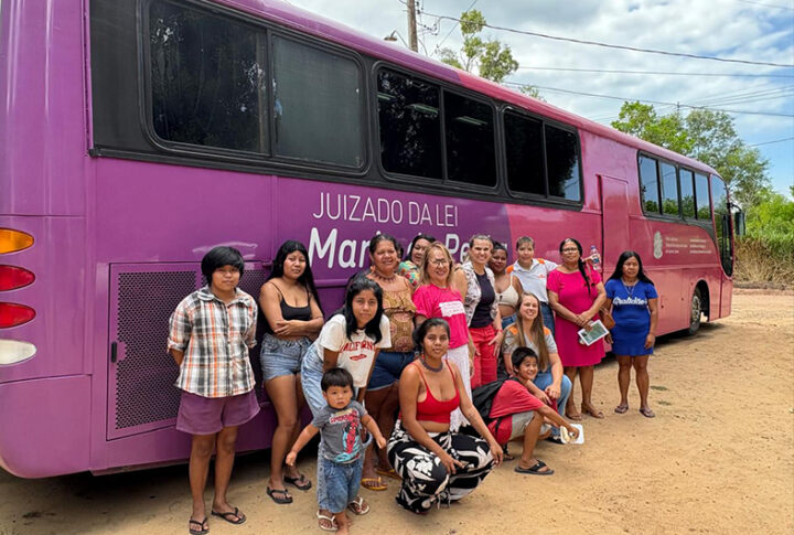 Ônibus da Lei Maria da Penha marca presença em aldeia indígena de Aracruz e atende mais de 200 pessoas