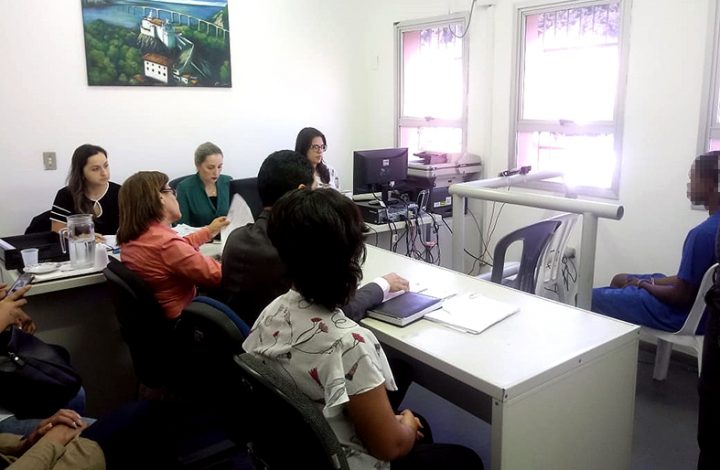 Representantes do governo de Alagoas visitam audiência de custódia de Viana