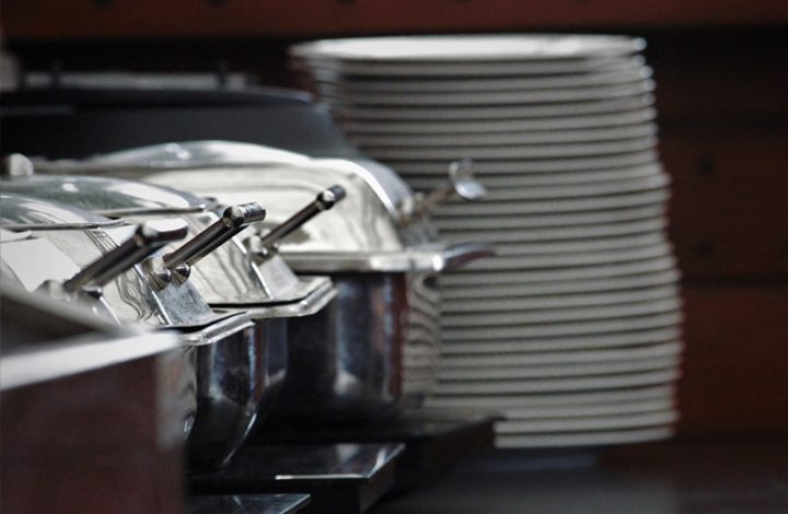 Justiça mantém condenação de empresa de buffet por atraso em jantar de formatura
