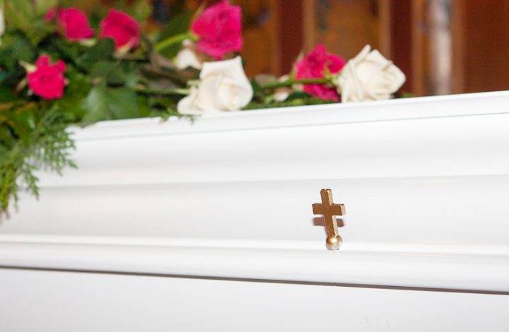 Funerária deve indenizar mulher que teve que interromper o velório do marido