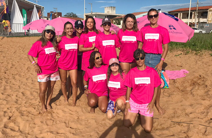 Coordenadoria da Mulher realiza ação em Campeonato de Bodyboarding na praia de Jacaraípe