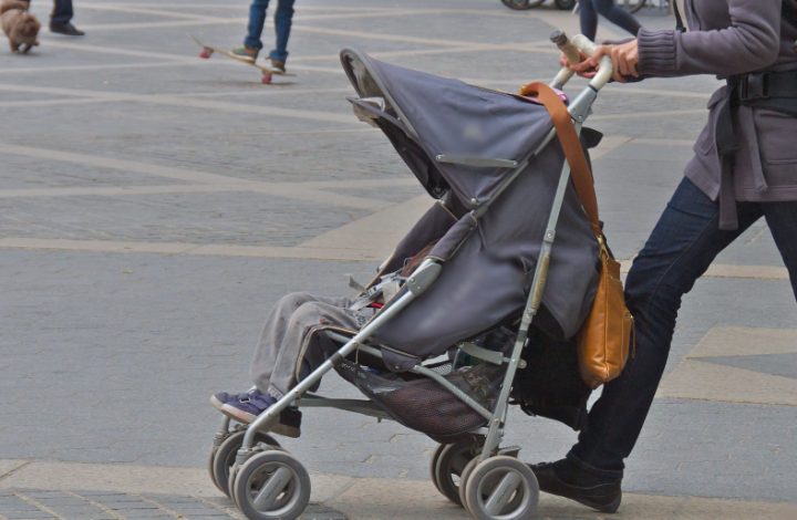 Lei sobre acesso de carrinho de bebê em transporte de Vitória é declarada inconstitucional
