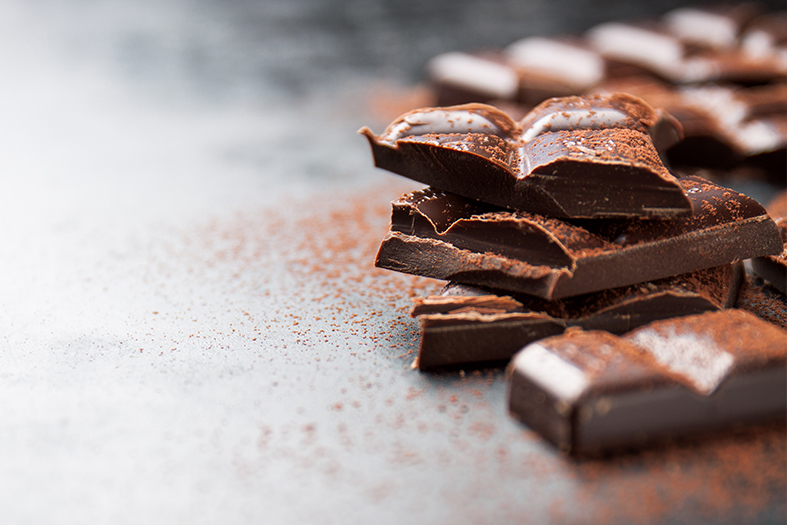 Detalhe de tabletes de chocolate.