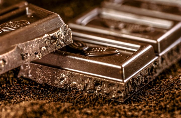 Fábrica de chocolates deve indenizar distribuidora por entrega de mercadoria vencida
