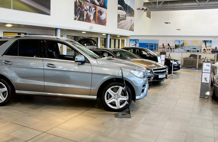 Concessionária e montadora devem indenizar consumidora que adquiriu carro com defeito
