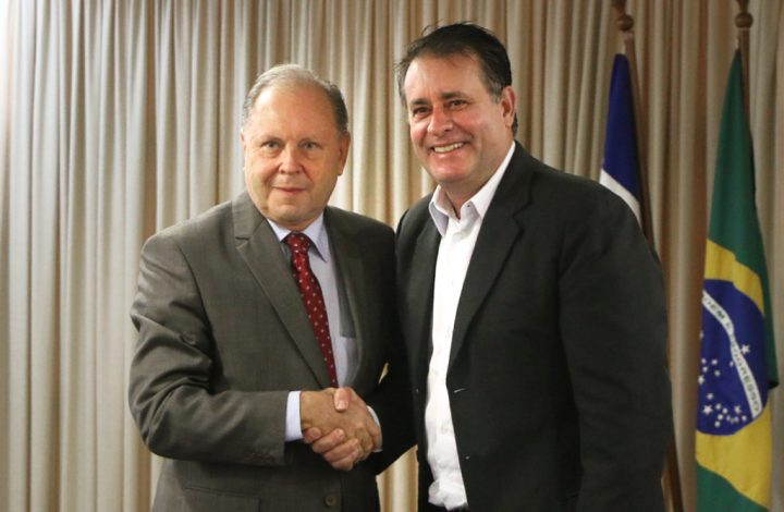 Presidente do TJES e Prefeito de Vitória assinam convênio para cessão de estagiários