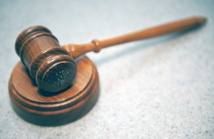 Mulher atingida por material que caiu de construção deve ser indenizada