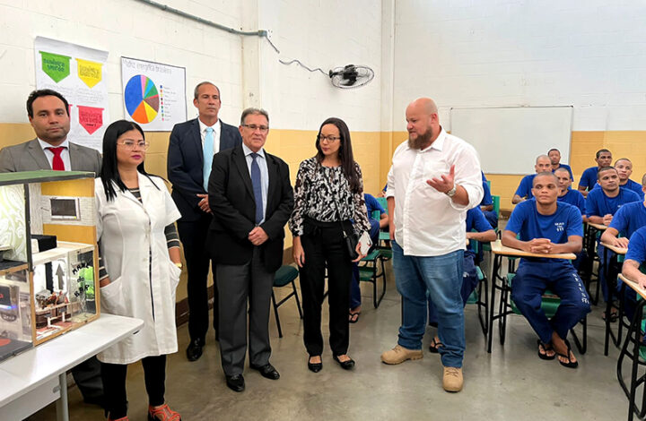 Corregedor-geral da Justiça visita centro de detenção e ressocialização de Linhares