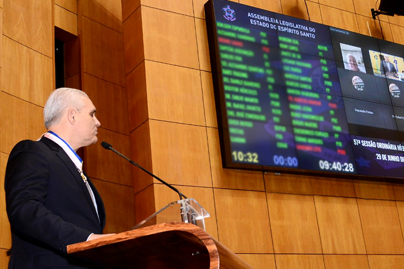 Aldary Nunes Junior, magistrado do TJES, recebe homenagem da ALES.