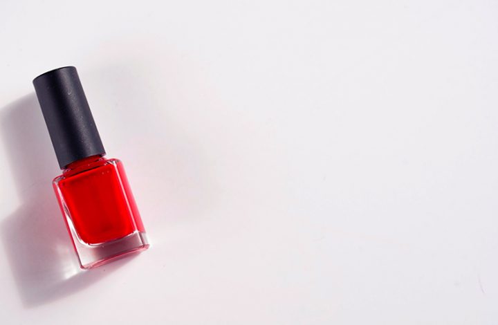 Negada indenização a mulher que diz ter se acidentado com vidro de esmalte
