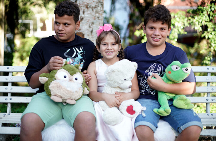 Os irmãos Ana Clara, Tiago e André são os novos participantes da Campanha de adoção do TJES
