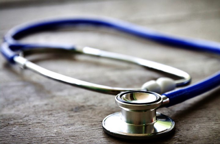 Mulher deve ser indenizada após ter procedimento negado por empresa de assistência médica