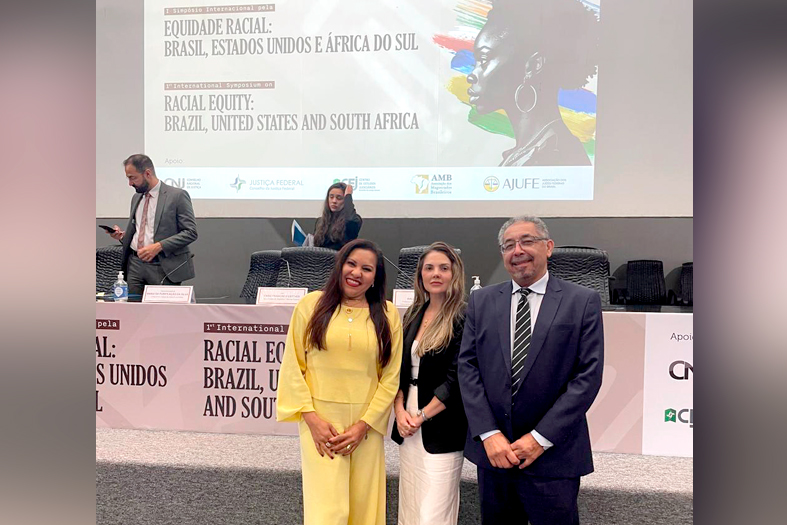 Representantes do TJES posam para foto em evento no STF.