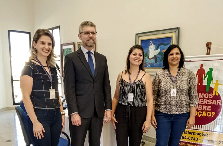 Comarca de Linhares comemora adoção de 32 crianças e adolescentes no último ano