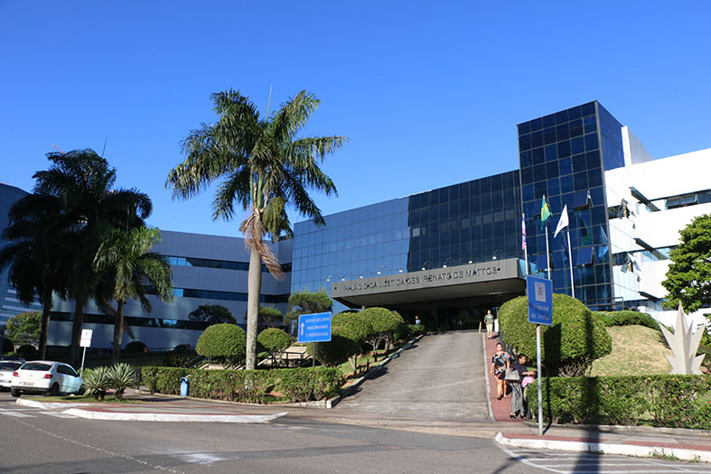 Fachada do Palácio Renato de Mattos, sede do Poder Judiciário Estadual.