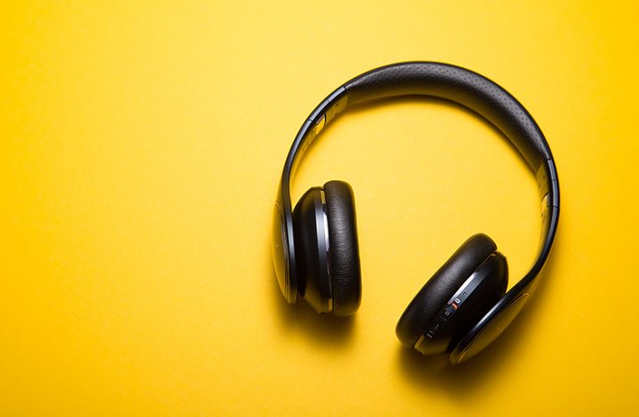Cliente deve ser indenizado após comprar fone falsificado acreditando ser original